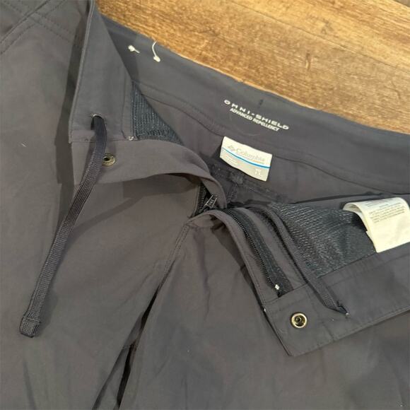 Columbia All Seasons Long Shorts Sz 10 Nocturnal Blue Omni-Shield 11" Inseam - Picture 3 of 10
